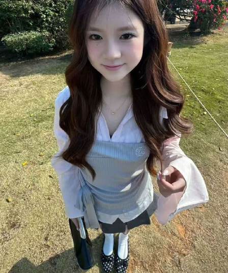 봄 가을 한 부서 소녀 착용 가져 가라. 전체 집합 디자인 센스 핑크색 긴팔 페이크 레이어드 셔츠 플리츠 미니 스커트 투피스 세트