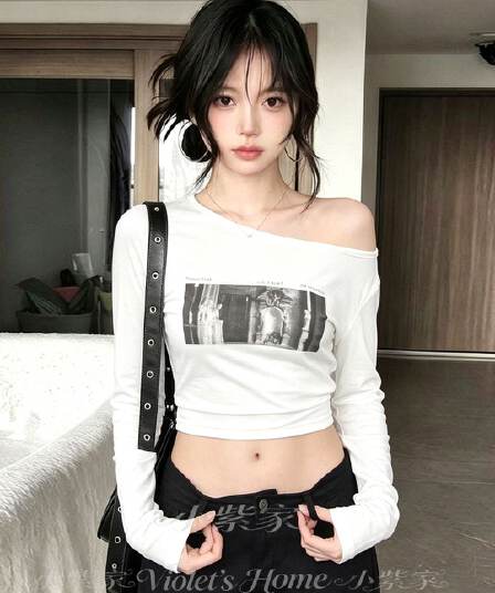 사람들 면 아메리칸 핫걸 비스듬한 어깨 긴팔 티셔츠 여성 가을 베이지 색 프린트 몸매 가꾸기 슬림해 보이는 쇼트 스타일 이슬 뼈의 맨위