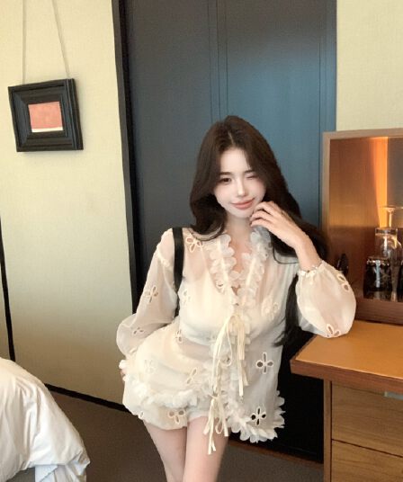 실사 정가 프랑스식 홀로우 아웃 레이스 긴팔 루즈핏 V 넥 셔츠 세트 여성 하이웨이스트 반바지 투피스 세트