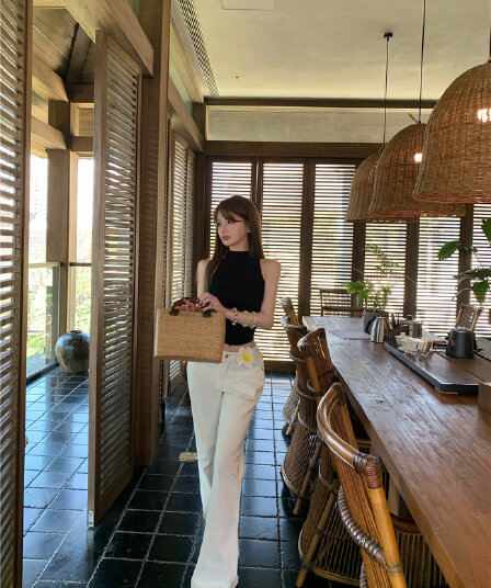 실사 품격 반하이넥 민소매 슬림해 보이는 조끼 여성 몸매 가꾸기 다용도 플레이트 화이트 스트레이트 데님 바닥 청소 바지