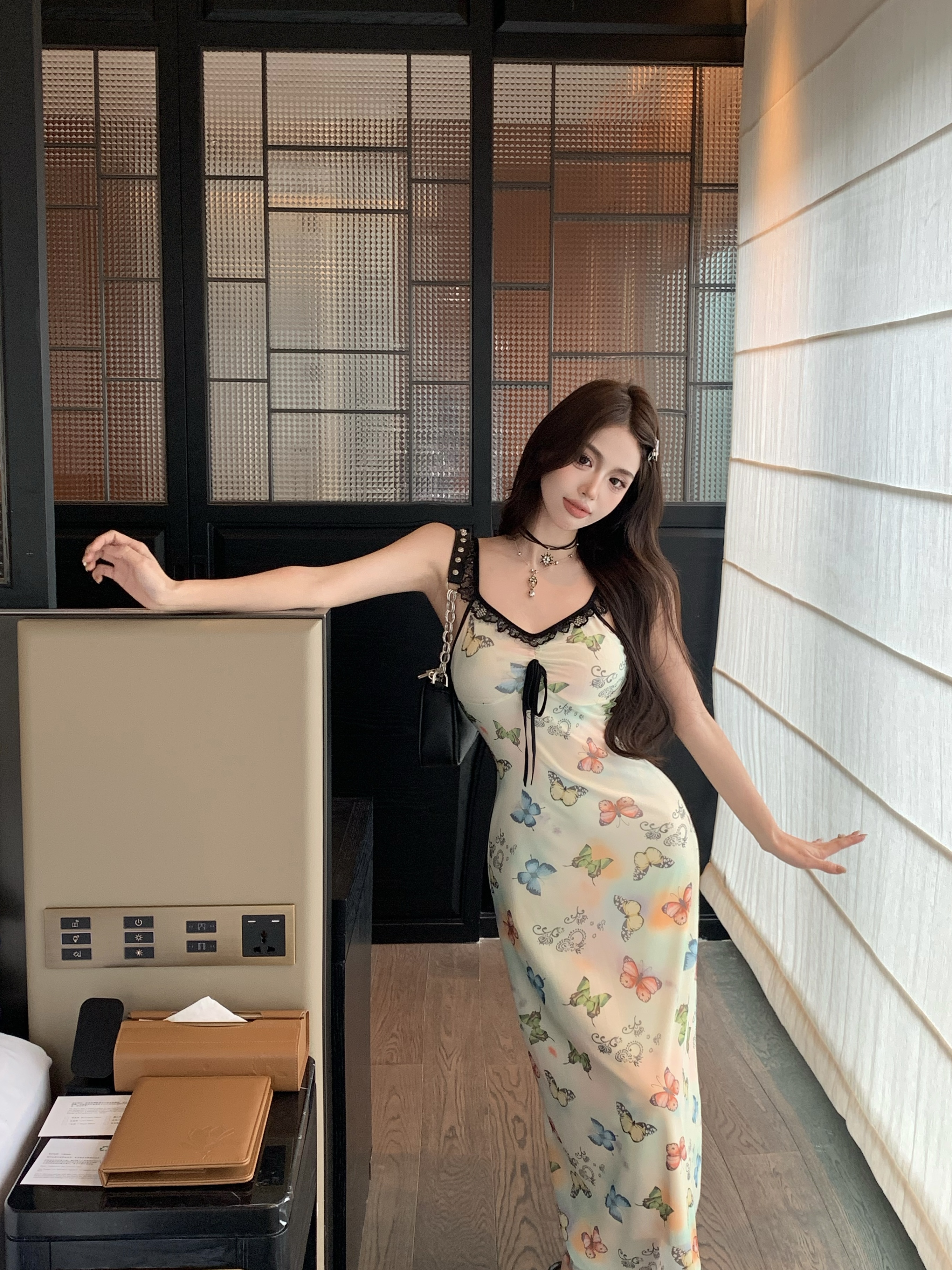 실사 정가 여름 허리 수축 달콤한 매운맛 휴가 작은 대중 꽃무늬 롱 스커트 나비 프린트 슬립 드레스