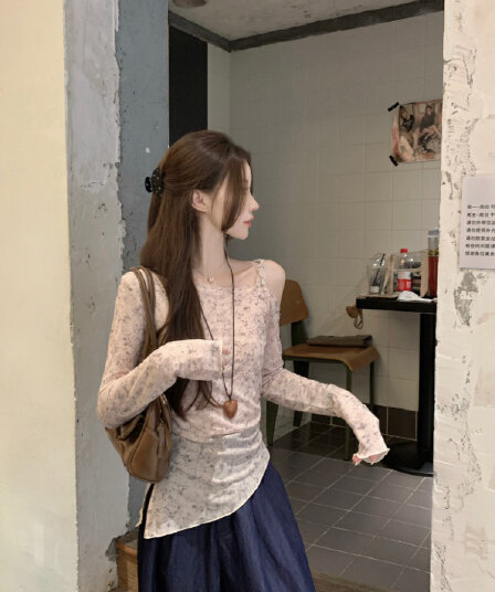 실사 정가 레트로 헤일로 염색 프릴 비스듬한 어깨 작은 셔츠 여성 한 부서 디자인 센스 순수한 욕망 바람이 아닙니다. 규칙 맨위