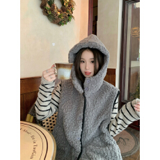 批发实拍实价韩系羊羔毛连帽保暖外穿马甲女秋<b class='q'>冬</b>减龄软糯叠穿无袖外套