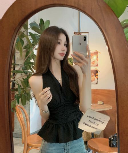 실사 정가 여름 프랑스식 품격 검정색 몸매 가꾸기 V넥 주름 허리 수축 슬림해 보이는 다용도 조끼 작은 셔츠 여성