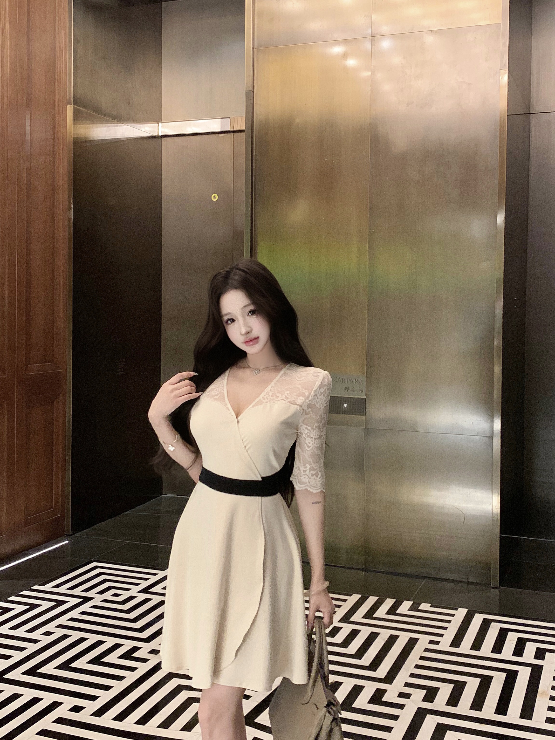 실사 데이트 주간 품격 우아함 낭만주의 여성 레이스 조각 V넥 하나 슬라이스 스트랩 허리 수축 드레스