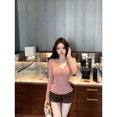 批发实拍 蜜桃粉纯欲显白V领<b class='q'>修身</b>上衣T恤+美式低腰运动抽绳包臀短裤