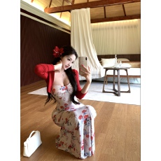 批发实拍炽热玫瑰 法式花朵印花抹胸<b class='q'>包臀</b>鱼尾<b class='q'>长裙</b>带胸垫+红色针织开衫