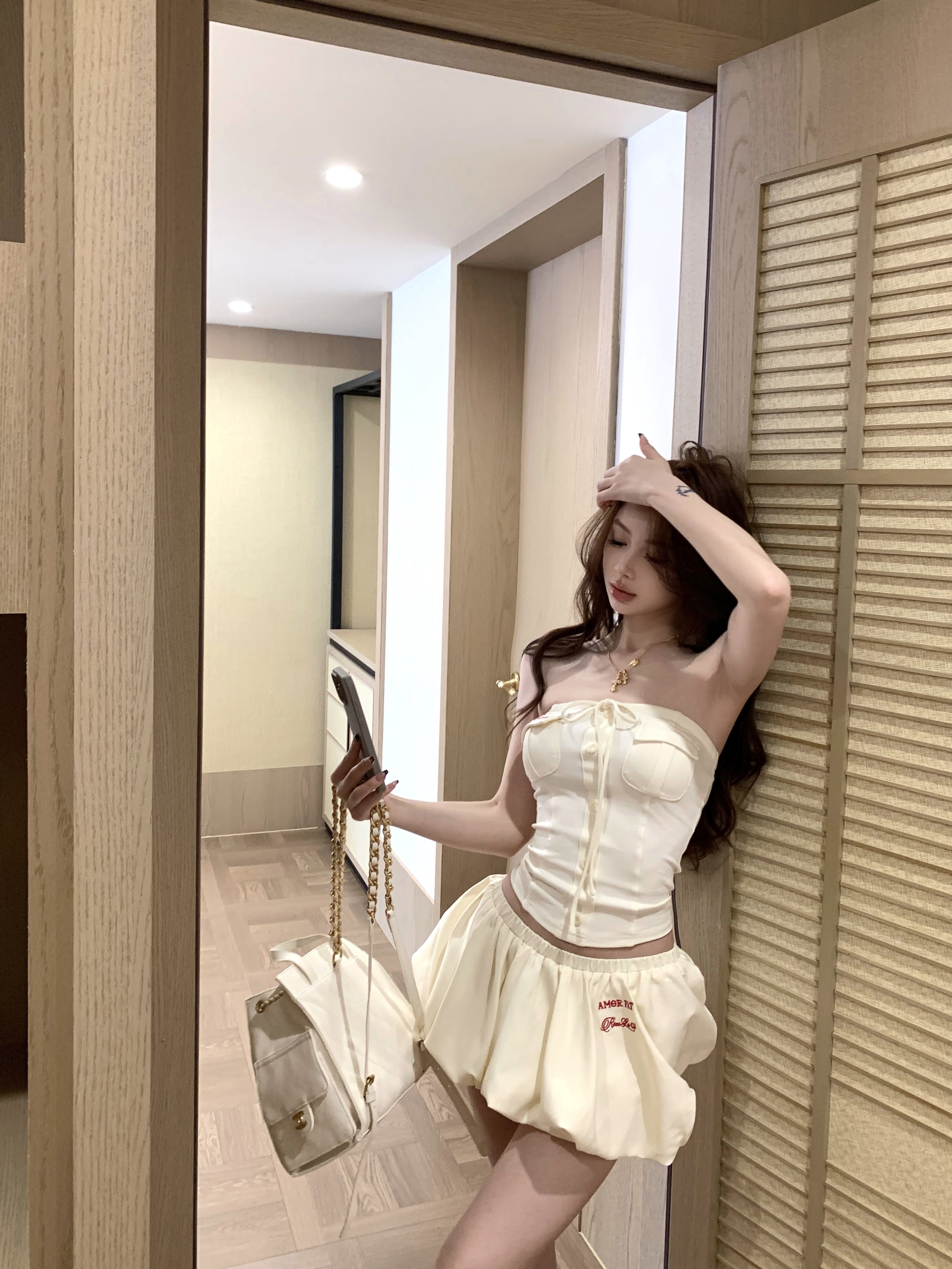 실사 아메리칸 핫걸 디자인 센스 배색 자수 더블 주머니 레이스업 튜브탑 퍼프 회전 꽃밭 바지 여름