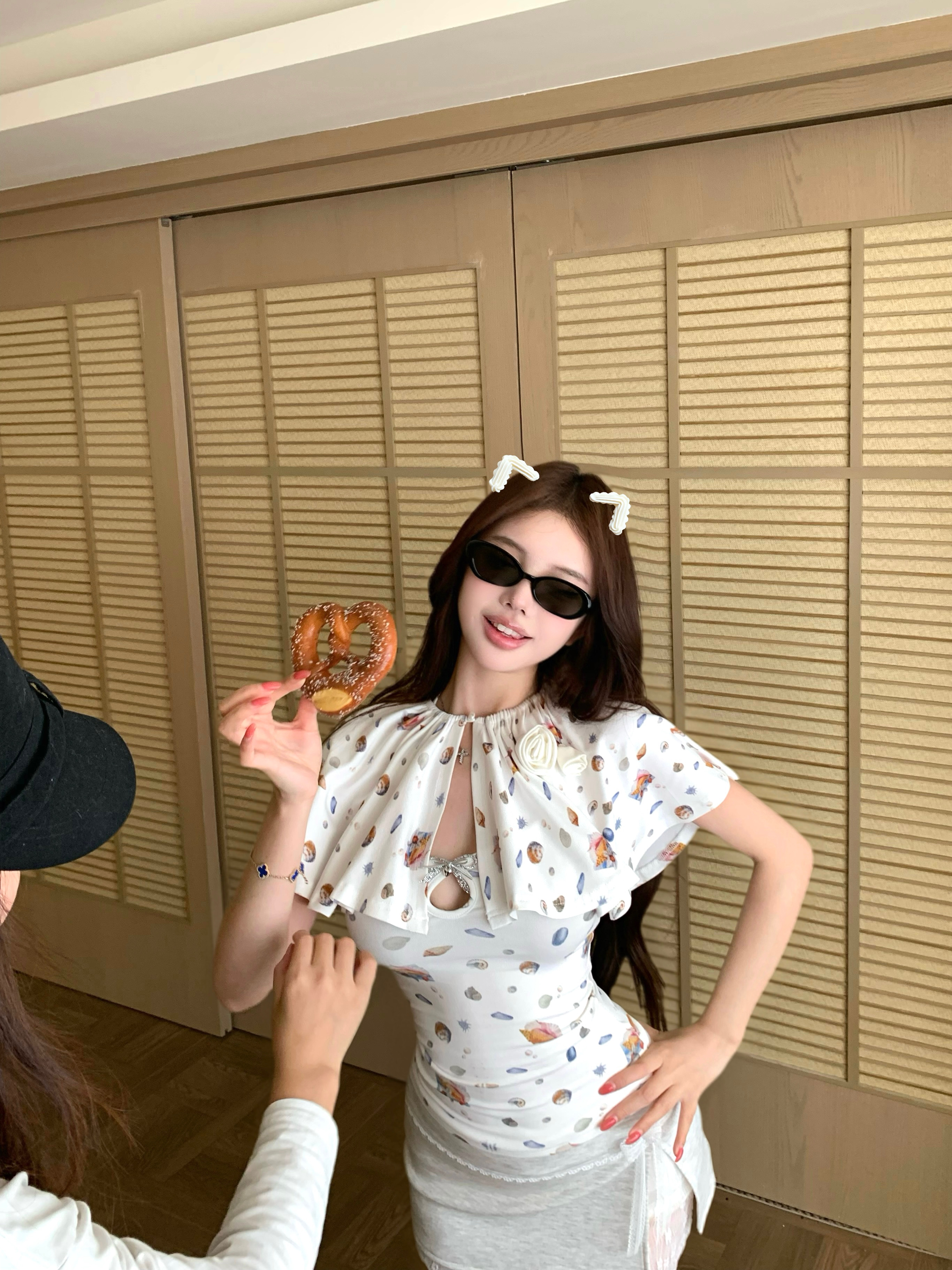 실사 달콤한 차가운 핫걸 조개 프린트 캐미솔 3 차원 꽃 망토 레이스 조각 회색 바지