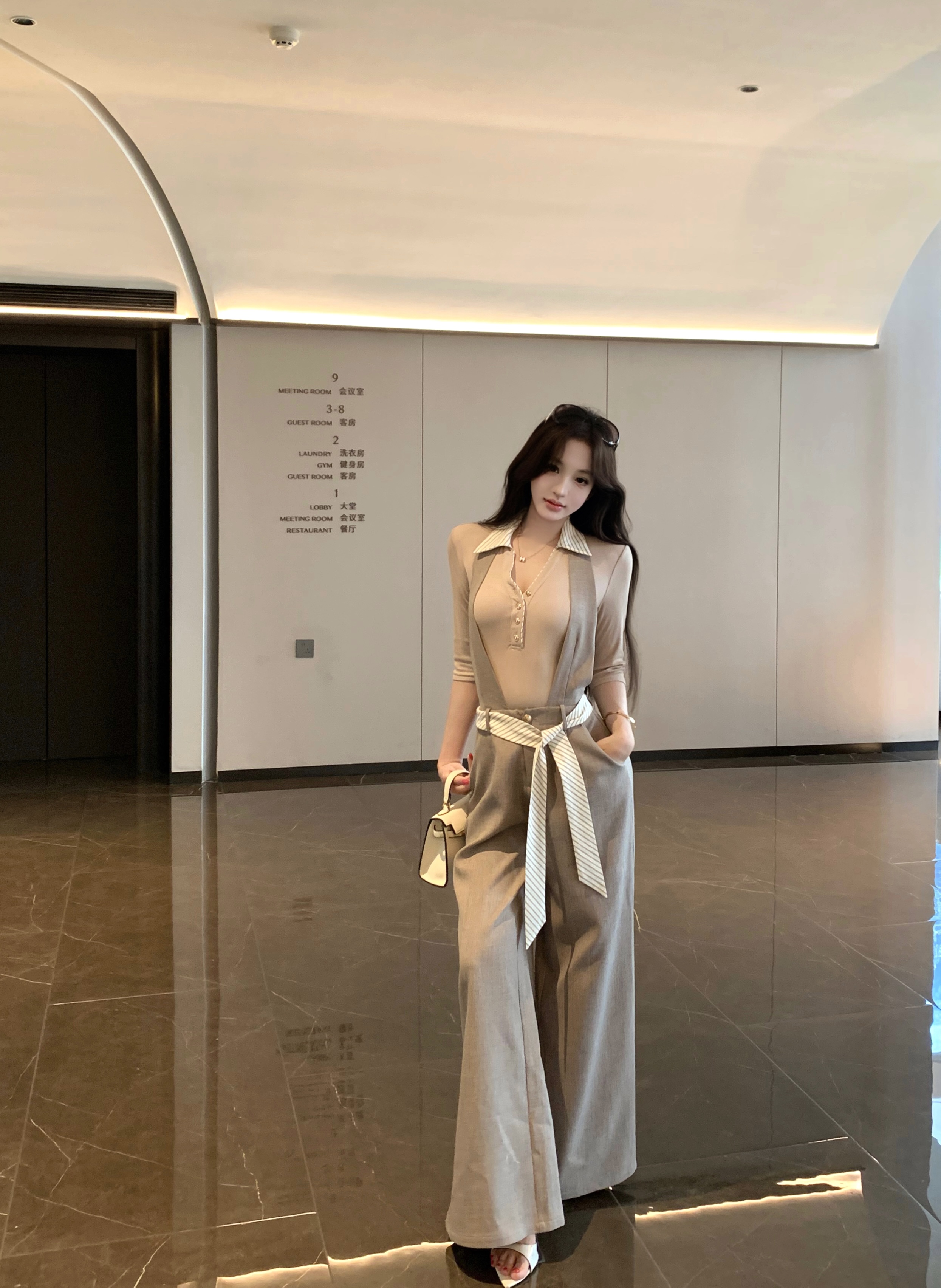 실사 높음 지혜 센스 오래된 돈 바람 스트라이프 패치워크 POLO 칼라 중간 소매 맨위 멜빵 넓은 다리 길이 바지 보내기 스카프