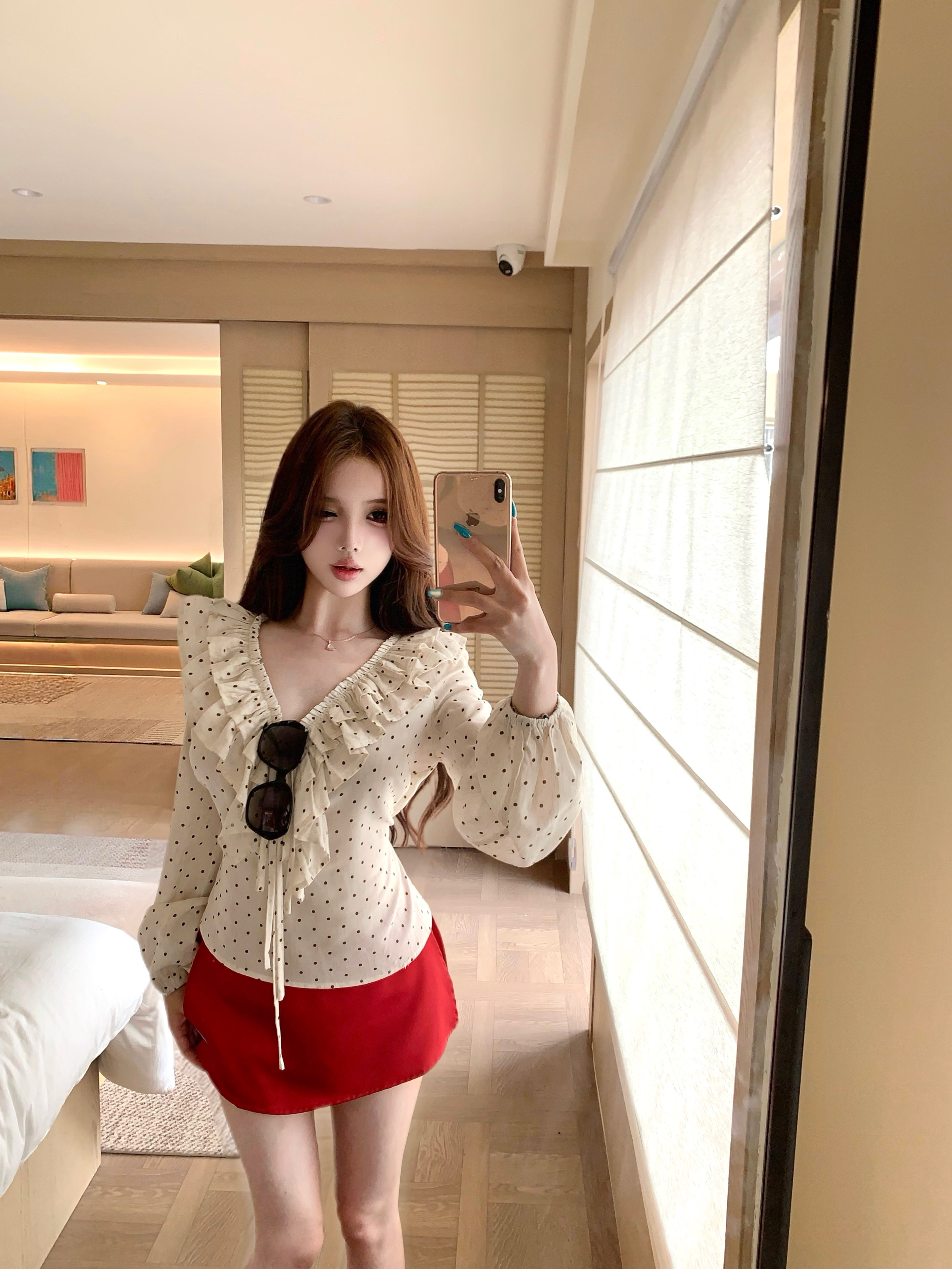 실사 도트 무늬 통제 아마 프랑스식 프릴 V넥 레이스업 허리 수축 셔츠 한 마디 구슬 빛 새틴 바지 여름