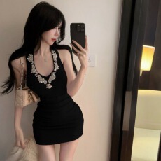 批发实价实拍高级感气质镶钻挂脖紧身包臀纯欲性感<b class='q'>连衣裙</b>
