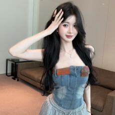 批发实价实拍时尚性感复古拼接PU皮牌装饰抹胸牛仔衬衫