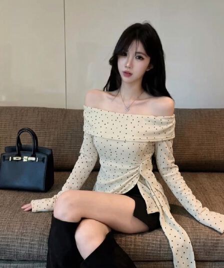 실사 순수한 욕망 살구 색상 도트 무늬 디자인 센스 오프숄더 긴팔 티셔츠 가을 디자인 센스 슬림해 보이는 불규칙 맨위