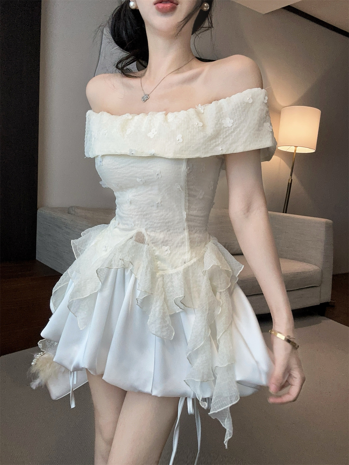 실사 정가 Chic 꾸밈음 꽃 달콤한 매운맛 오프숄더 맨위 꽃밭 미니 스커트 한 마디 치마 세트 여성 봄