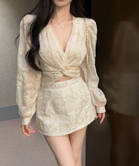 실사 정가 순수한 욕망 V넥 비틀림 디자인 벌룬 소매 프랑스식 맨위 자수 하이웨이스트 미니 스커트 여성 가을 세트