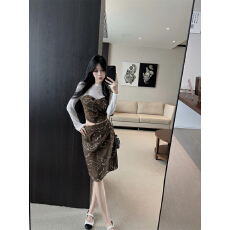 批发实拍实价 美拉德穿搭复古腰果花刺绣<b class='q'>吊带</b><b class='q'>背心</b>+半身裙女秋冬套装