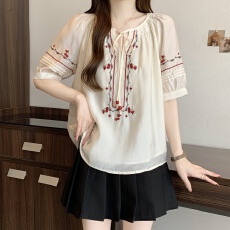 批发大码波西米亚白色上衣女夏季2026<b class='q'>新款</b>宽松显瘦莱赛尔天丝绣花衬衫