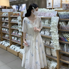 批发法式温柔新中式<b class='q'>连衣裙</b>女夏季2026新款高级感气质国风刺绣收腰长裙