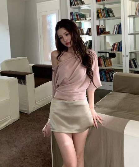 순수한 욕망 핫걸 바람 비스듬한 어깨 다용도 슬림해 보이는 맨위 2026 새로운 여름 패션 캐주얼 단색 미니 스커트 투피스 세트