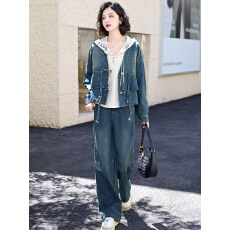批发新中式牛仔套装女秋新款<b class='q'>时尚</b>休闲减龄连帽卫衣短外套阔腿裤三件套