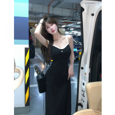 批发夏季新款时尚休闲款a字<b class='q'>条纹</b>包臀长裙修身显瘦吊带<b class='q'>连衣裙</b>女