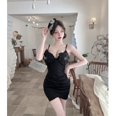 批发实拍低胸花朵拼接紧身包臀吊带连衣裙