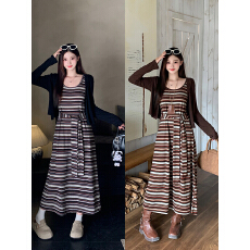 批发实拍2026<b class='q'>春</b>装新款胖mm大码女休闲条纹显瘦连衣裙开衫上衣两件套