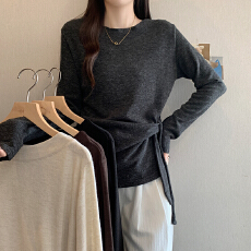 批发实拍2025秋冬新款胖mm<b class='q'>大码</b>女时尚设计感绑带圆领内搭针织长袖上衣