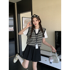 批发实拍2026<b class='q'>夏</b>装新款胖mm大码女甜美条纹马甲叠穿短袖显瘦短裙三件套