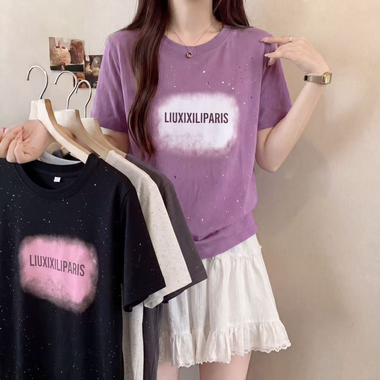 실사 2026 여름 드레스 새로운 지방 mm 빅 사이즈 여성 레저 프린트 알파벳 라운드 넥 루즈핏 슬림해 보이는 반팔 티셔츠