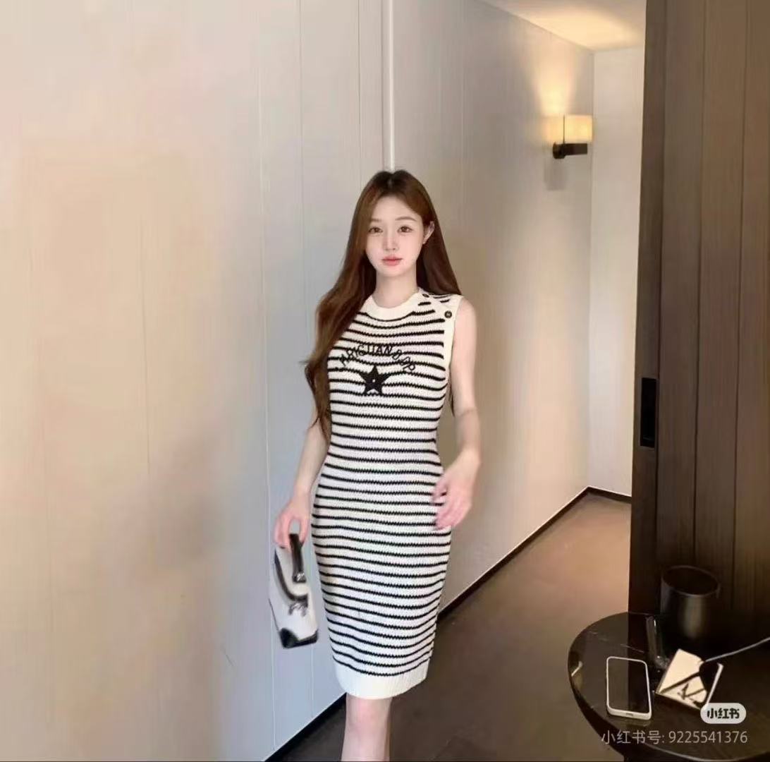 FA36043# 钟菲菲冰丝条纹针织无袖连衣裙女款新款独特漂亮气质超好看  服裝批發女裝批發服飾貨源