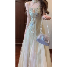 批发实拍海边度假风独特花朵挂脖<b class='q'>连衣裙</b>温柔气质网纱拼接收腰a字长裙