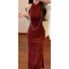 批发实拍新中式国风红色提花挂脖<b class='q'>连衣裙</b>气质收腰包臀<b class='q'>开叉</b>改良旗袍裙夏