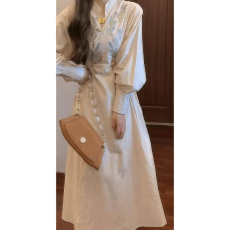 批发实拍新中式国风复古<b class='q'>连衣裙</b>秋冬款漂亮碎花收腰设计感气质法式长裙