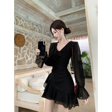 批发烛光晚餐 V 领<b class='q'>连衣裙</b>女春夏荷叶边喇叭袖修身大码法式浪漫小黑裙