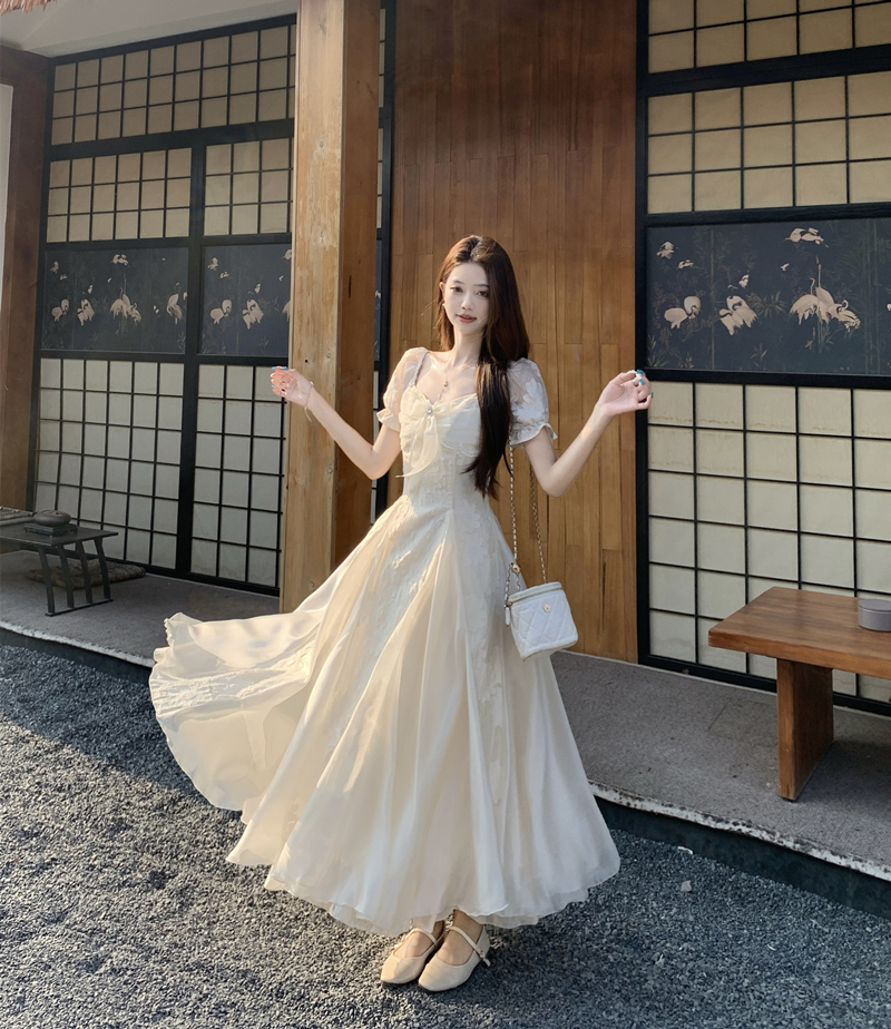 프랑스식 레트로 고급 센스 허리 수축 삽입 슬라이스 패치워크 요정 가스 여성 드레스 2026 년 여름 새로운 휴가 치마