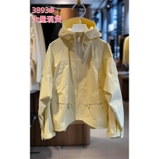 批发一线<b class='q'>品牌</b><b class='q'>折扣</b>捡漏气质高级感减龄洋气又a又飒防晒冲锋衣连帽外套