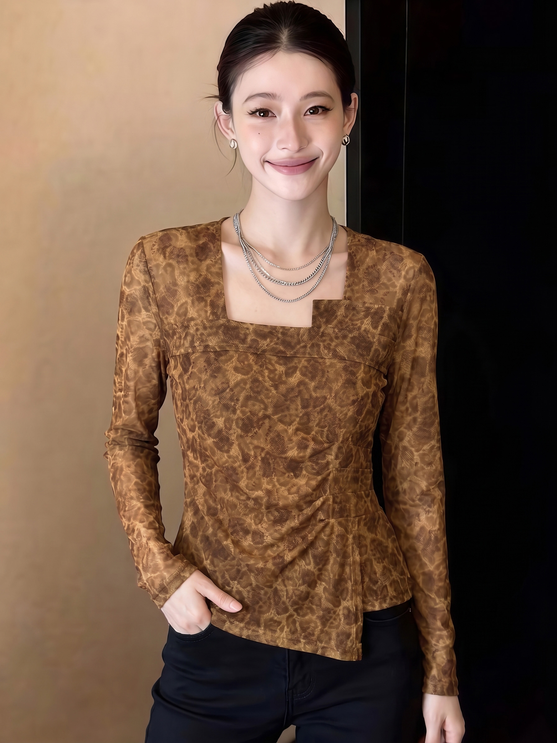 不规则方领侧开叉长袖T恤女秋季新款显瘦洋气网纱上衣 服裝批發女裝批發服飾貨源