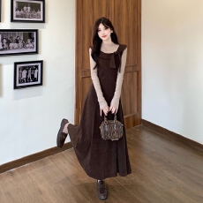 批发实拍大码假两件灯芯绒<b class='q'>连衣裙</b>女秋冬法式复古半高领<b class='q'>拼接</b>背带长裙