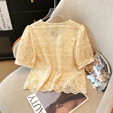 批发小香风蕾丝<b class='q'>刺绣</b>短袖<b class='q'>衬衫</b>女夏2026新款气质减龄高级感V领小衫上衣