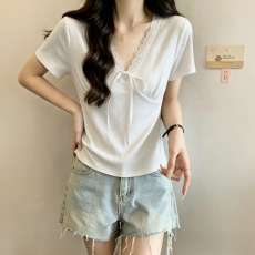 批发韩系纯欲系带蕾丝边V领短袖<b class='q'>t</b><b class='q'>恤</b>女夏季新款小个子修身短款白色上衣