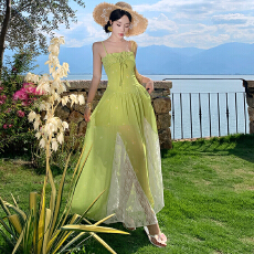 批发实拍法式气质绿色碎花<b class='q'>吊带</b>连衣裙女设计感收腰显瘦海边度假长裙