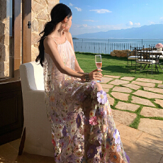 批发实拍度假风沙滩海边度假气质立体碎花法式吊带<b class='q'>连衣裙</b>