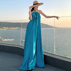 批发实拍缎面吊带露背大摆度假风连衣裙