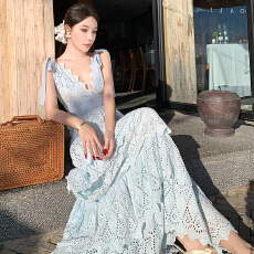 批发实拍法式吊带连衣裙女新款刺绣拼接荷叶边设计感收腰显瘦长裙