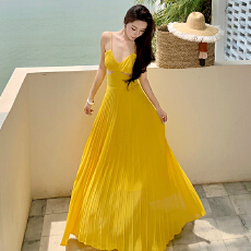 批发实拍设计感海边度假露背吊带裙沙滩裙长裙到脚裹超长款温柔风