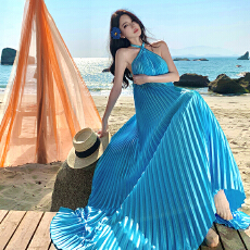 批发实拍蓝色显白性感露背<b class='q'>挂</b><b class='q'>脖</b>宽松百褶不规则长款<b class='q'>连衣裙</b>