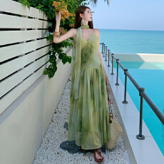 批发海边度假风小众别致扎染吊带<b class='q'>连衣裙女</b>夏季绿色清新气质大摆裙长裙