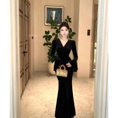 批发实拍 2025年秋装新款<b class='q'>V领</b>轻奢丝绒气质鱼尾<b class='q'>连衣裙</b>